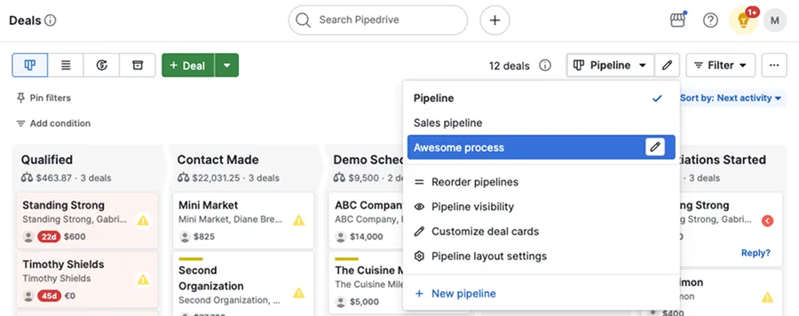 Pipedrive deal pipeline (Deals): stage columns Qualified, Contact Made, Demo Scheduled with deal cards, the "+ Deal" button and the "Pipeline" button with a list of pipelines (demo data)