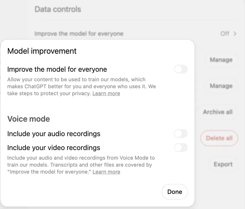 ChatGPT nustatymų skiltis Data controls su atidarytu langu Model improvement: jungiklis „Improve the model for everyone“ išjungtas